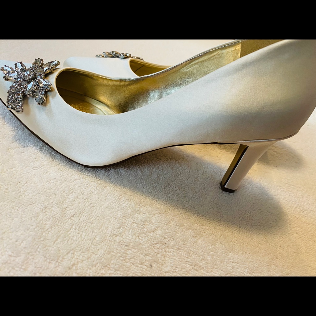 Brand New Elegant Satin Heels By Naturlizer  Box 67